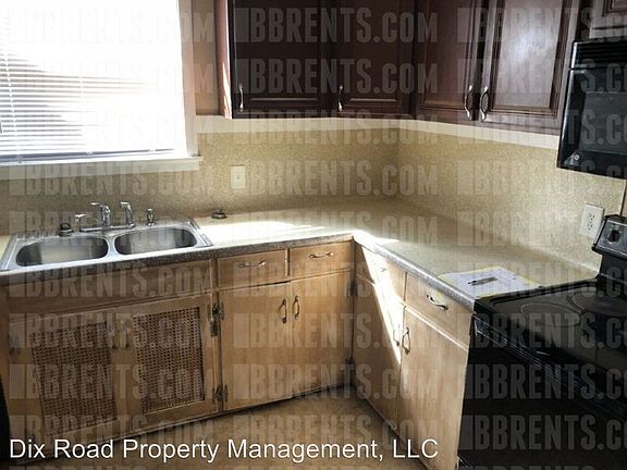 3rd image of 3100 McGee Ave