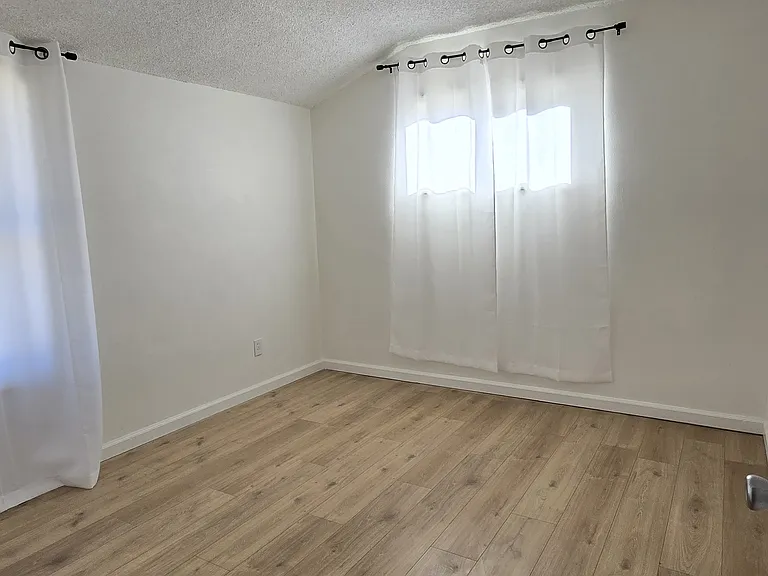 144 E Avenue Q — Photo 9