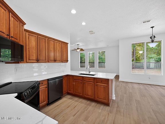 4th image of 10958 CRICHTON Road