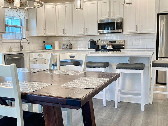 3rd image of 761 Halford Pl