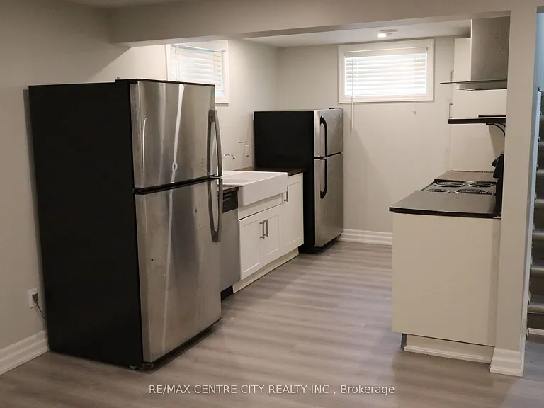 83 Britannia Ave — Photo 6