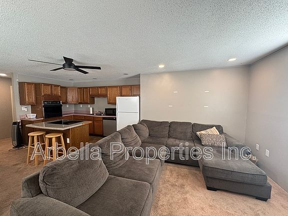 2nd image of 1324 Virginia St