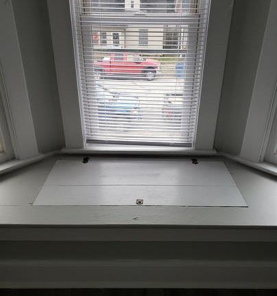 bay window storage access