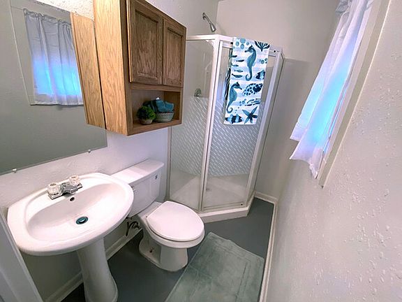 2nd image of 637 Mohawk St #2