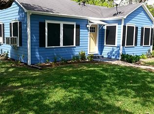 710 Roberts St, El Campo, TX 77437