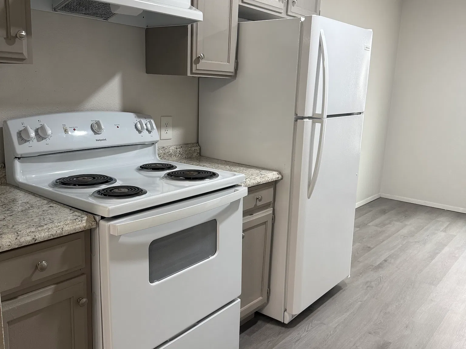 2128 E Macs Ct — Photo 2