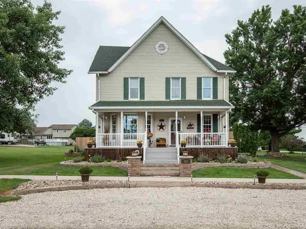 325 E 1st St, Mineral, IL 61344