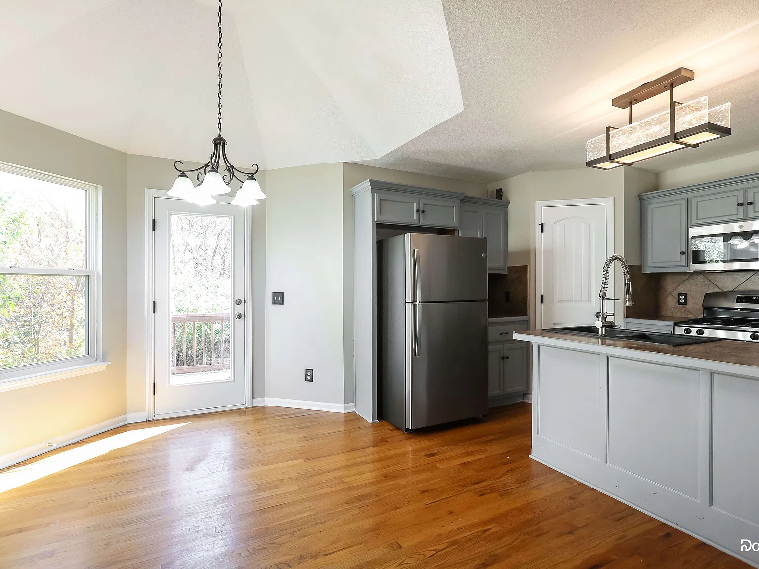 3 bed, 2.5 bath, 1984 sqft, $2,545 — Photo 3
