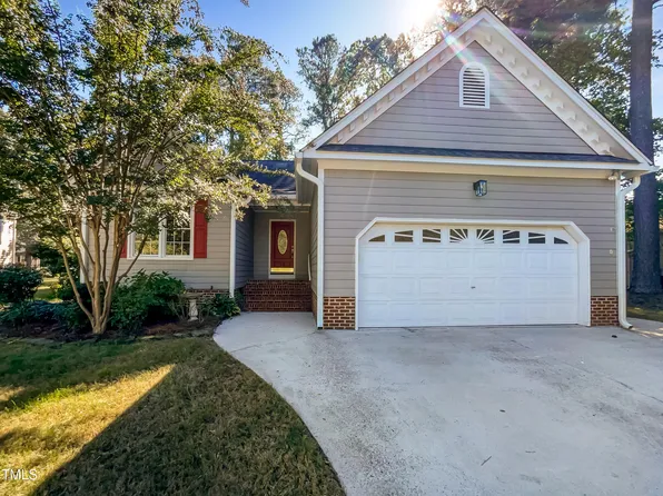 605 Holly Branch Dr, Holly Springs, NC 27540