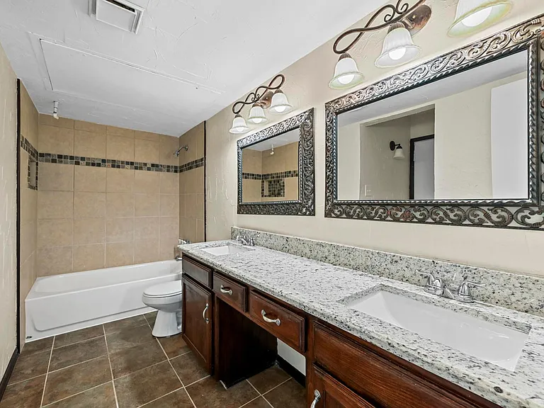 6005 Dooley Dr — Photo 13