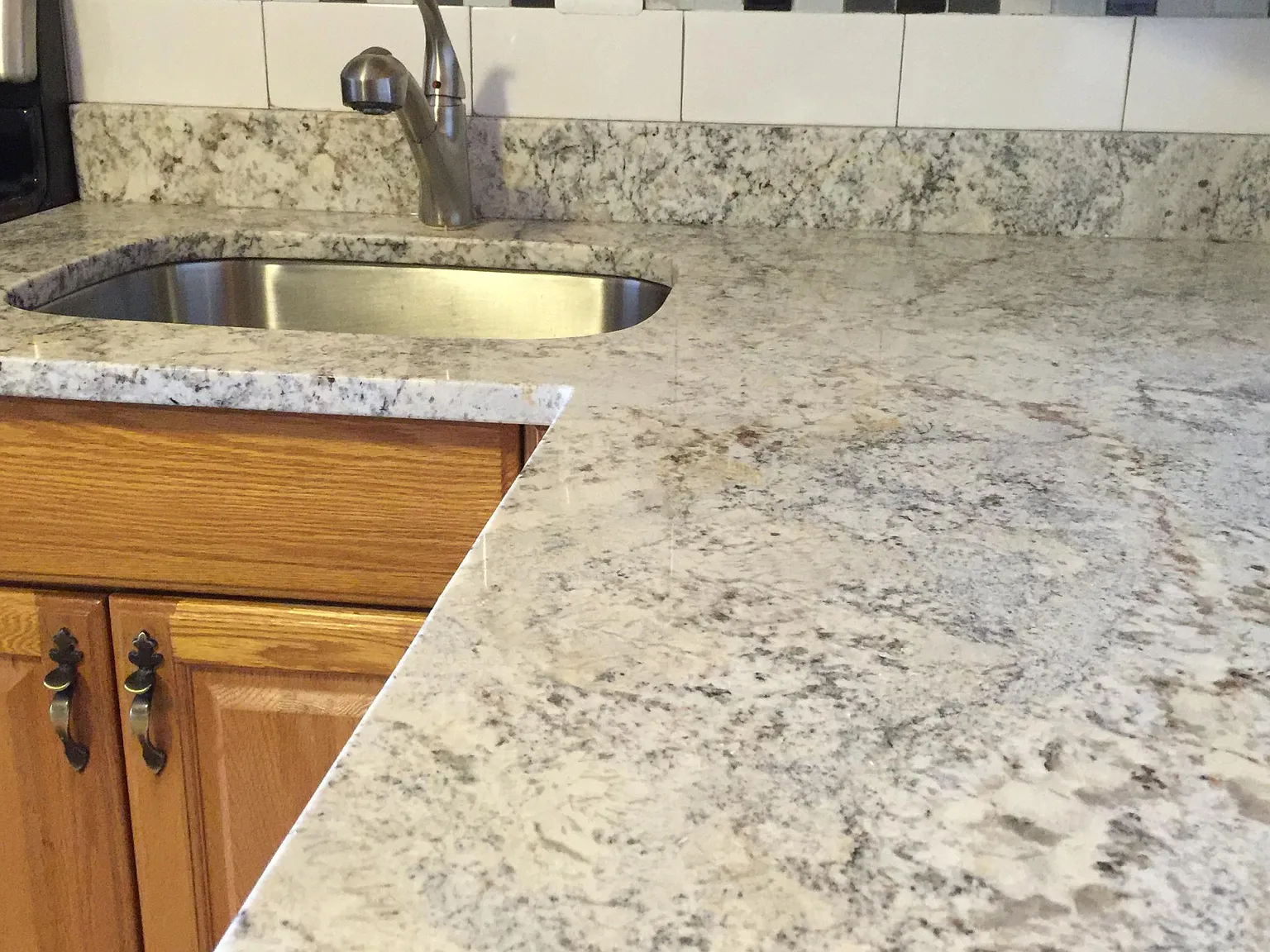 215 Mammoth Rd — Photo 4
