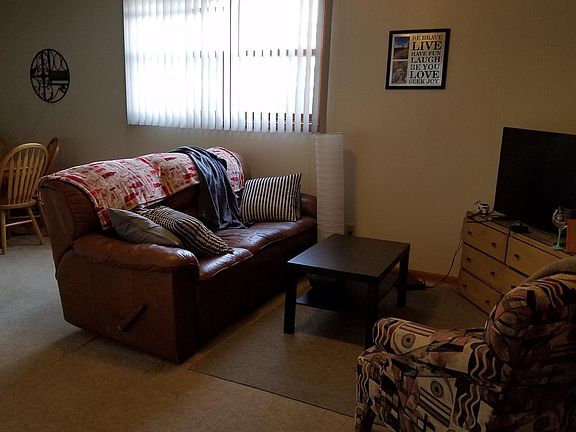 3rd image of 701 W Scott St APT 4