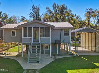 54 Oak Point Rd, Picayune, MS 39466