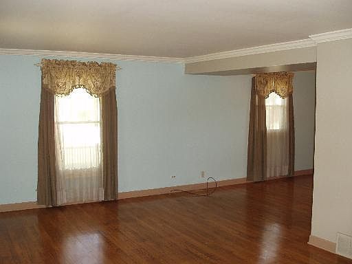 2nd image of 31 E Bowen St