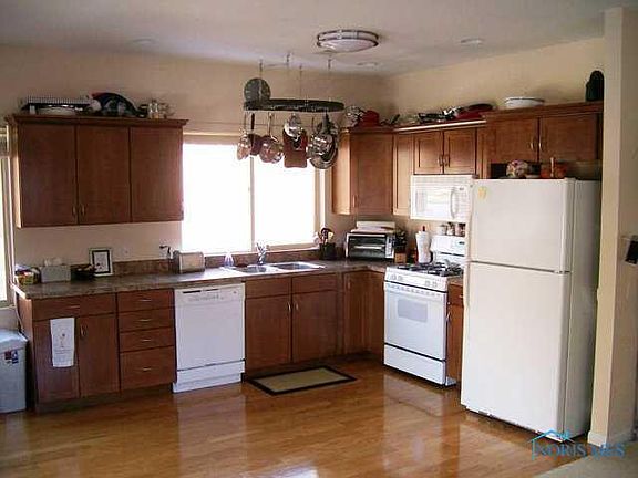 4th image of 145 S Saint Clair #27