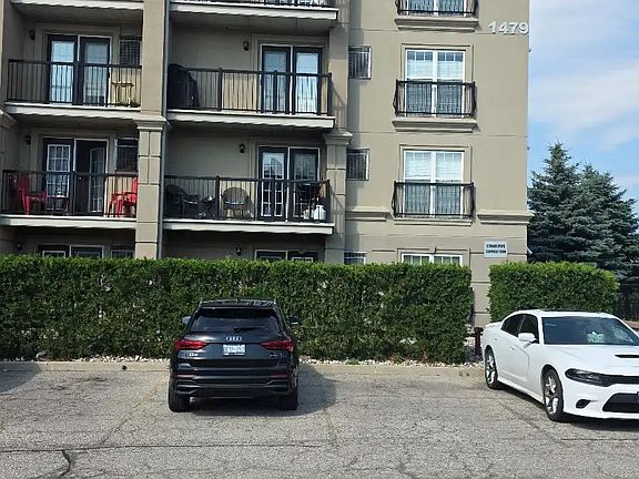 2nd image of 1479 Maple Ave #108