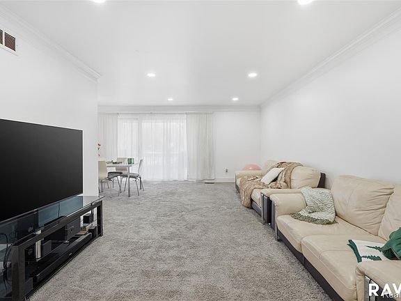 4th image of 42450 Sheldon Pl APT 212