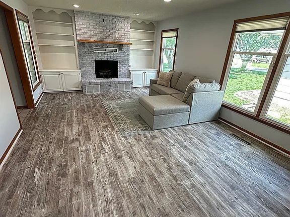 5th image of 2802 Prairie St