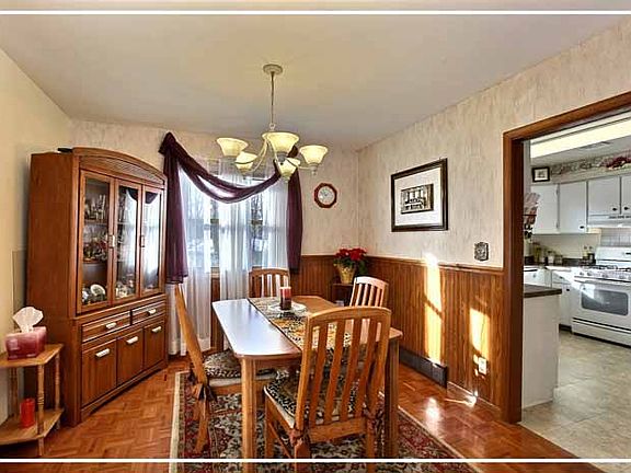4th image of 2206 Jonquil Ln