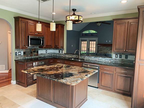 3rd image of 3301 Bradford Dr