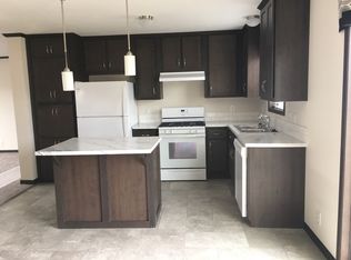 122 Country Walk Dr, Walbridge, OH 43465