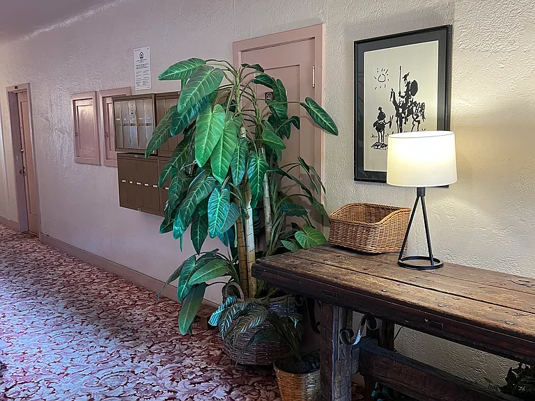 4604 Los Feliz Blvd #202 — Photo 3
