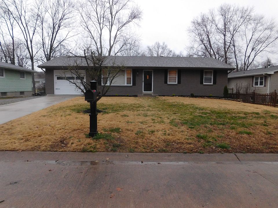 2nd image of 1108 Landgraf Dr
