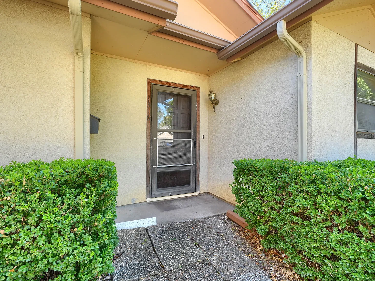 2 bed, 1200 sqft, $1,800 — Photo 2
