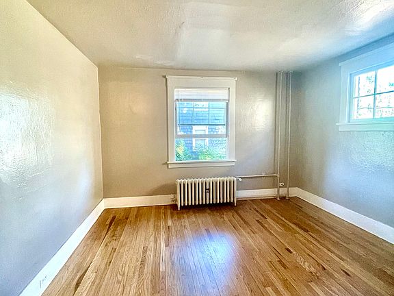 3rd image of 901 N M St APT 8