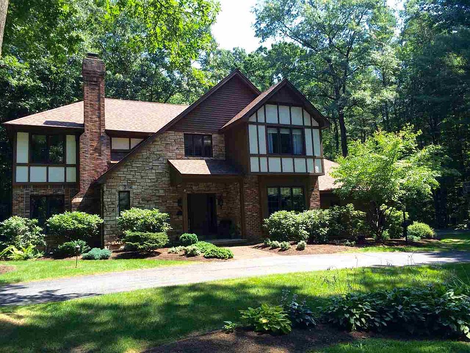 1st image of 4 Oakbrook Blvd
