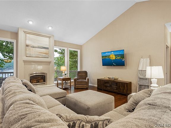 5th image of 30 Hawks Point Dr