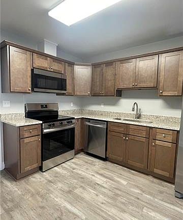 3rd image of 916 Gaudet Dr