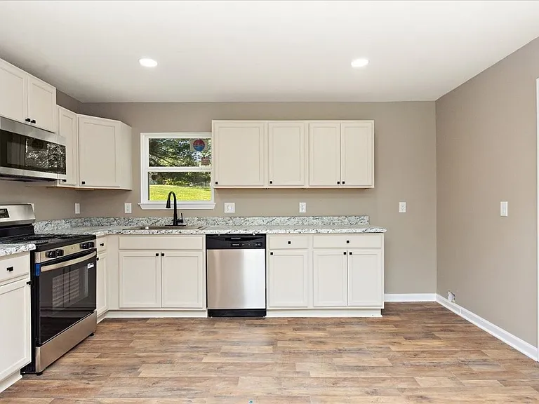 309 Rickenbacker Dr — Photo 10