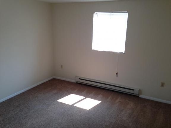 4th image of 93 West St APT 24