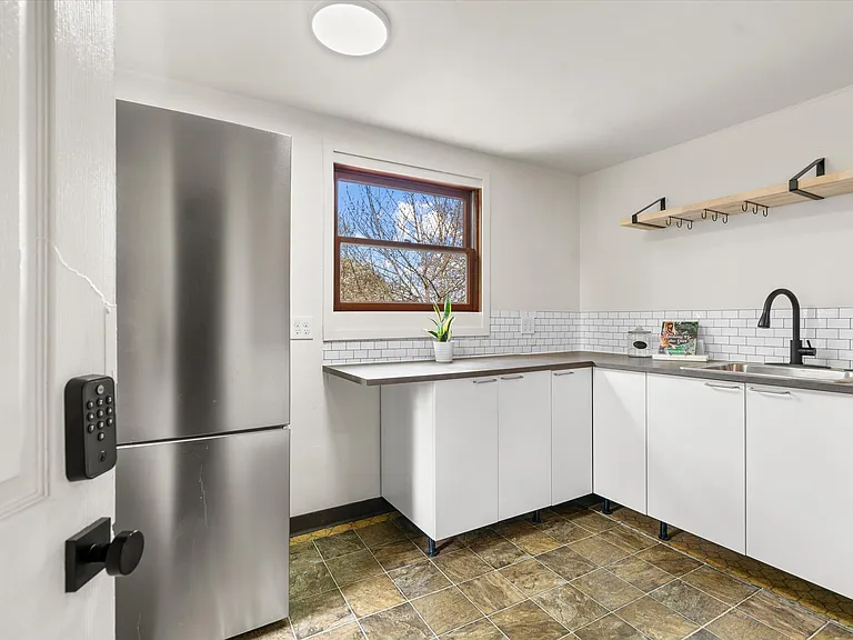 7015 N Greeley Ave #B — Photo 18