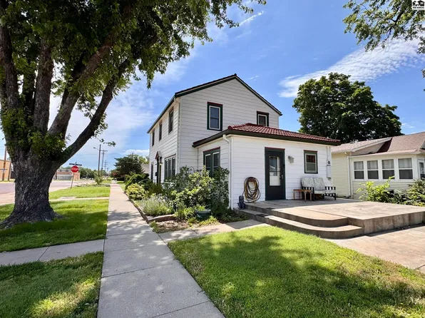 102 W Lyon St, Lyons, KS 67554