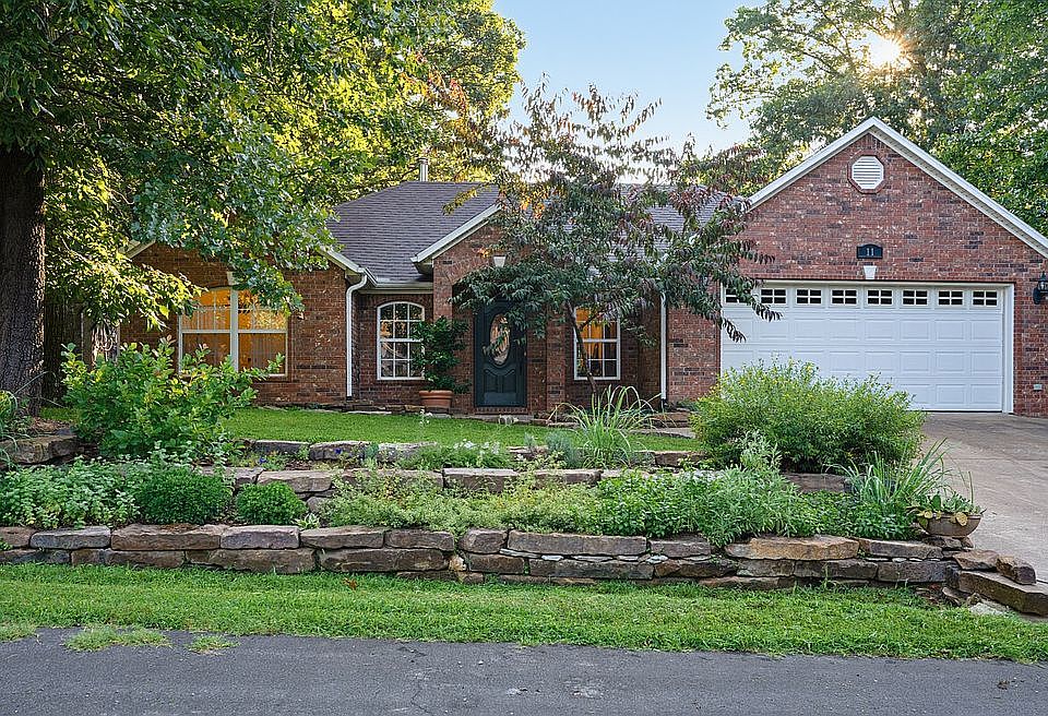 1st image of 11 Cresswell Ln