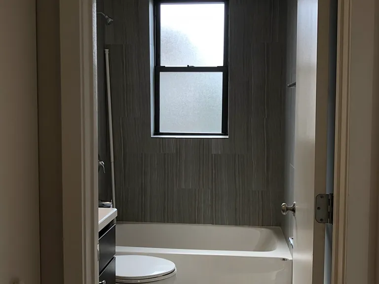6704 N Artesian Ave — Photo 6