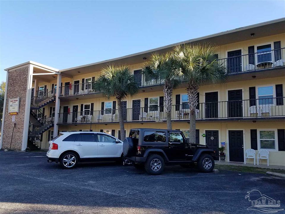 1st image of 1177 E Lloyd St APT 305
