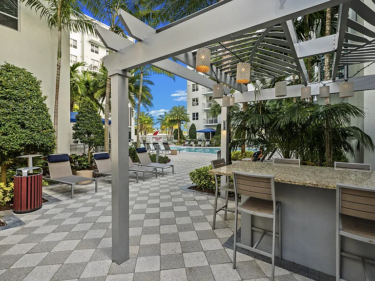 ArtSquare at Hallandale — Photo 27