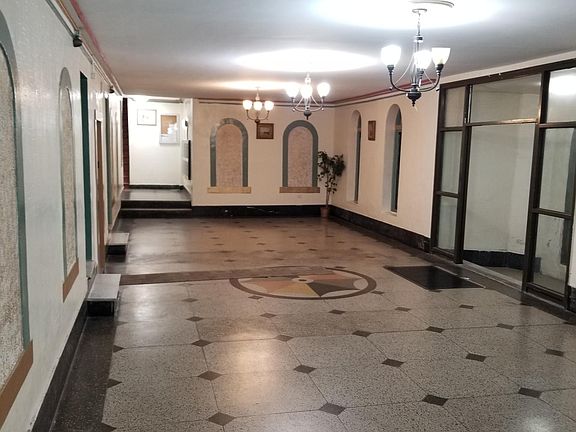 3rd image of 3205 Holland Ave #2