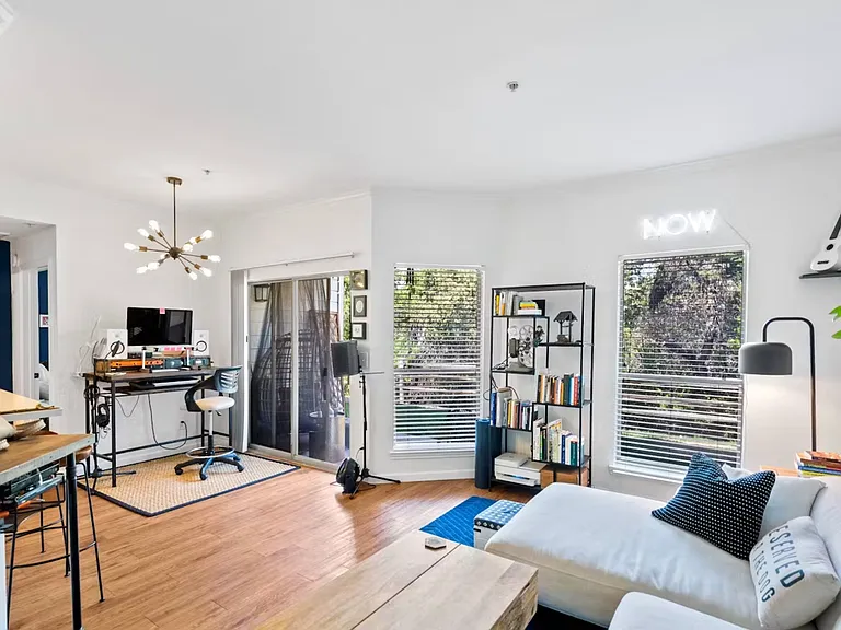 6000 Shepherd Mountain Cv #1014 — Photo 2