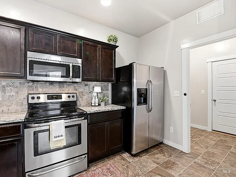 1814 W Heavy Timber Dr — Photo 14
