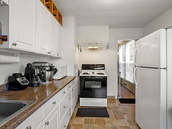 2nd image of 2911 Fairmount Ave