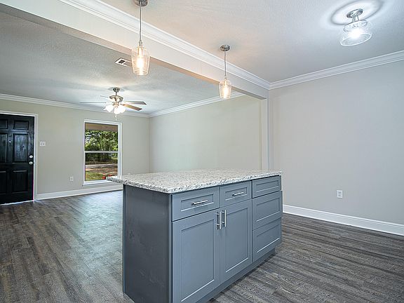 4th image of 4516 Hilltop Dr