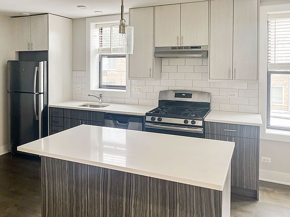 2nd image of 2618.5 N Rockwell St #2R