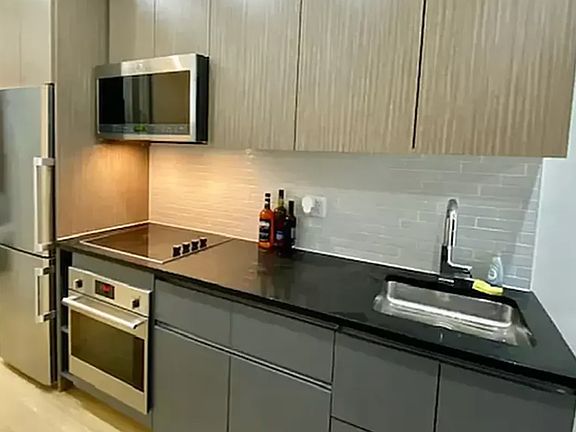 3rd image of 153 Ludlow St APT 7