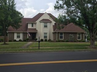 4712 Saron Dr, Lexington, KY 40515