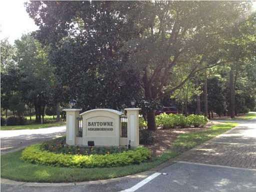 4th image of 3956 Baytowne Ave N