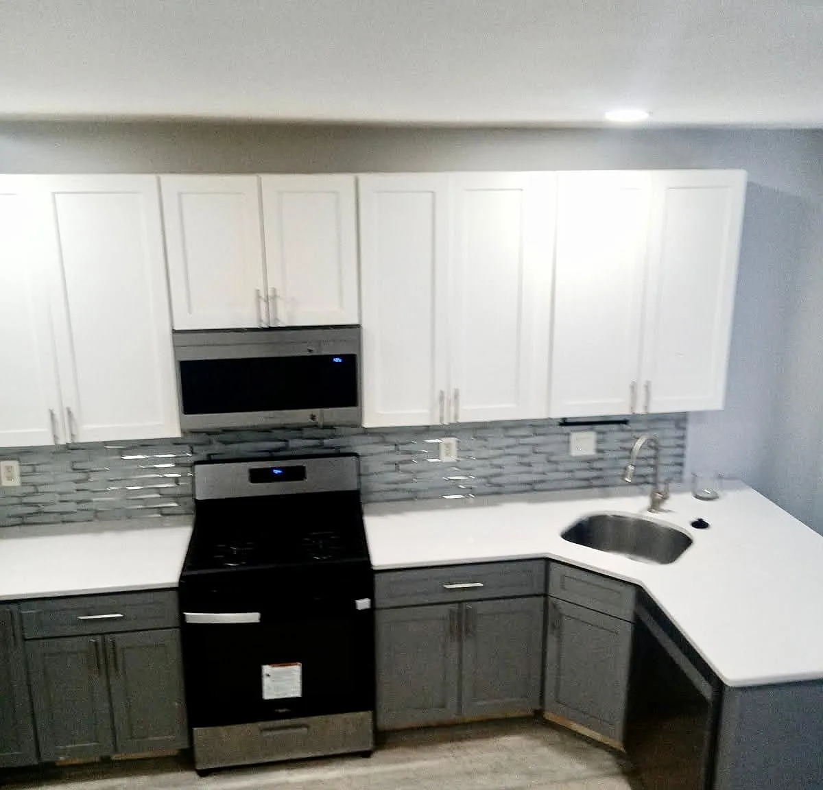3 bed, 960 sqft, $2,200 — Photo 3